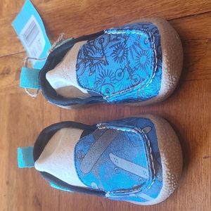 Brand new Chooze baby shoes w/ box. Scout style Shred color.